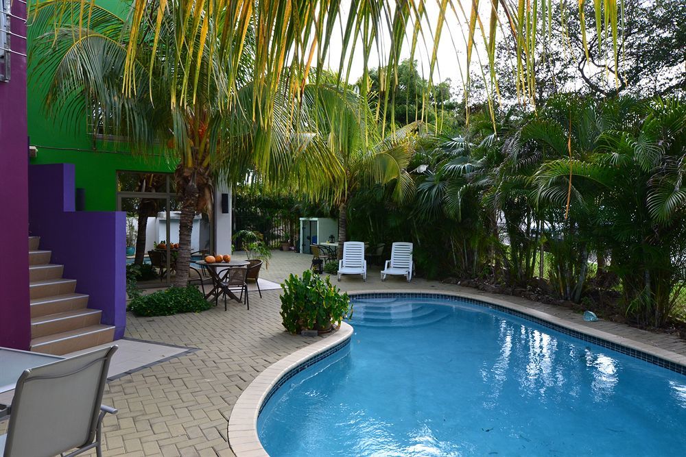 Quints Travelers Inn Willemstad Exterior photo
