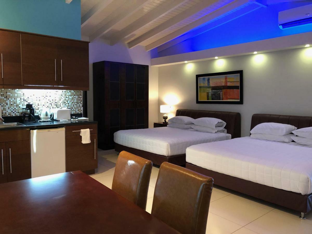 Quints Travelers Inn Willemstad Exterior photo